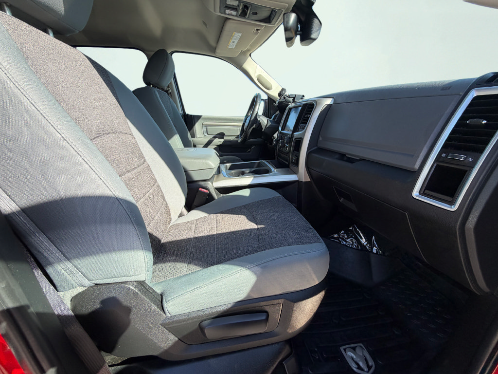 Used 2017 RAM 1500 Classic SLT w/ Luxury Group AWD/4WD image 39