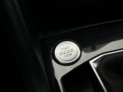 Used 2025 Volkswagen Taos SE FWD image 24