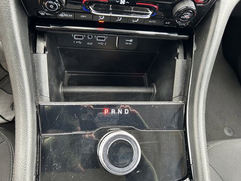 Used 2023 Jeep Grand Cherokee Laredo image 28