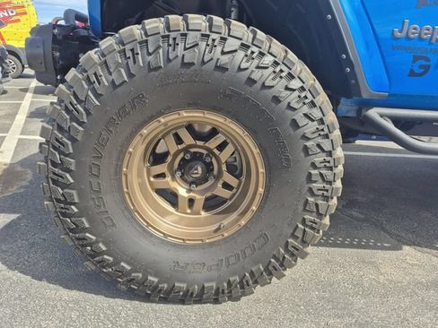 Used 2022 Jeep Wrangler Unlimited Rubicon w/ Xtreme Recon 35" Tire Package AWD/4WD image 6