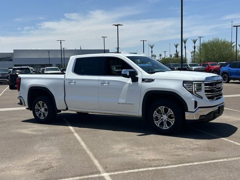 Certified 2025 GMC Sierra 1500 SLT RWD image 7