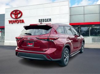 Used 2024 Toyota Highlander video 3