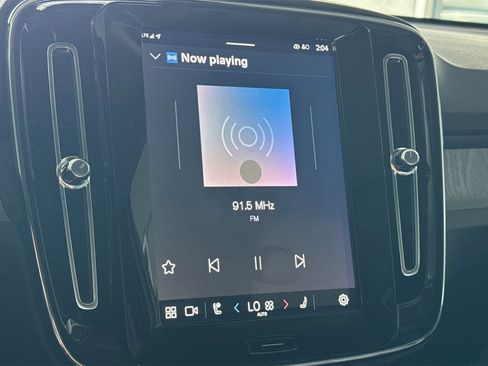 New 2025 Volvo XC40 B5 Core w/ Protection Package Premier image 17