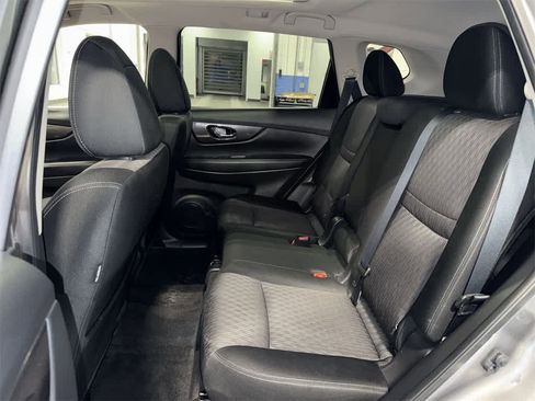 Used 2019 Nissan Rogue SV w/ Sun & Sound Touring Package image 17