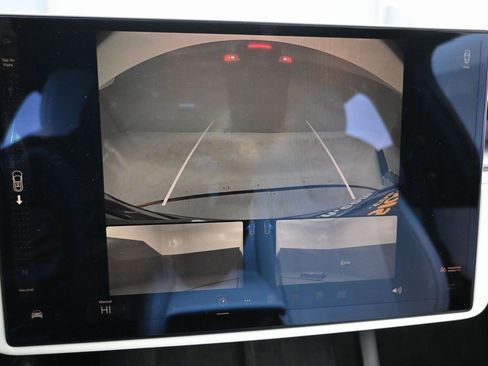 Used 2022 Tesla Model X Plaid image 11