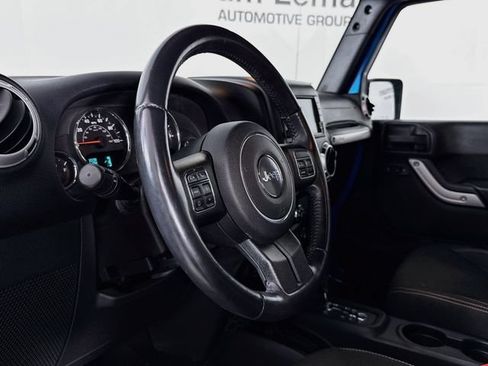 Used 2016 Jeep Wrangler Unlimited Sahara w/ Connectivity Group AWD/4WD image 10