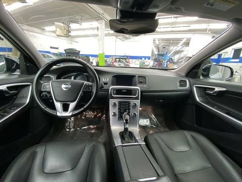 Used 2018 Volvo V60 T5 Cross Country AWD/4WD image 29