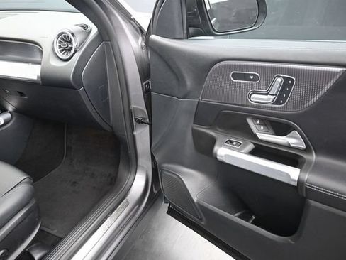 Used 2022 Mercedes-Benz GLB 250 image 25