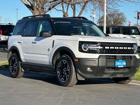 Certified 2025 Ford Bronco Sport Outer Banks image 9