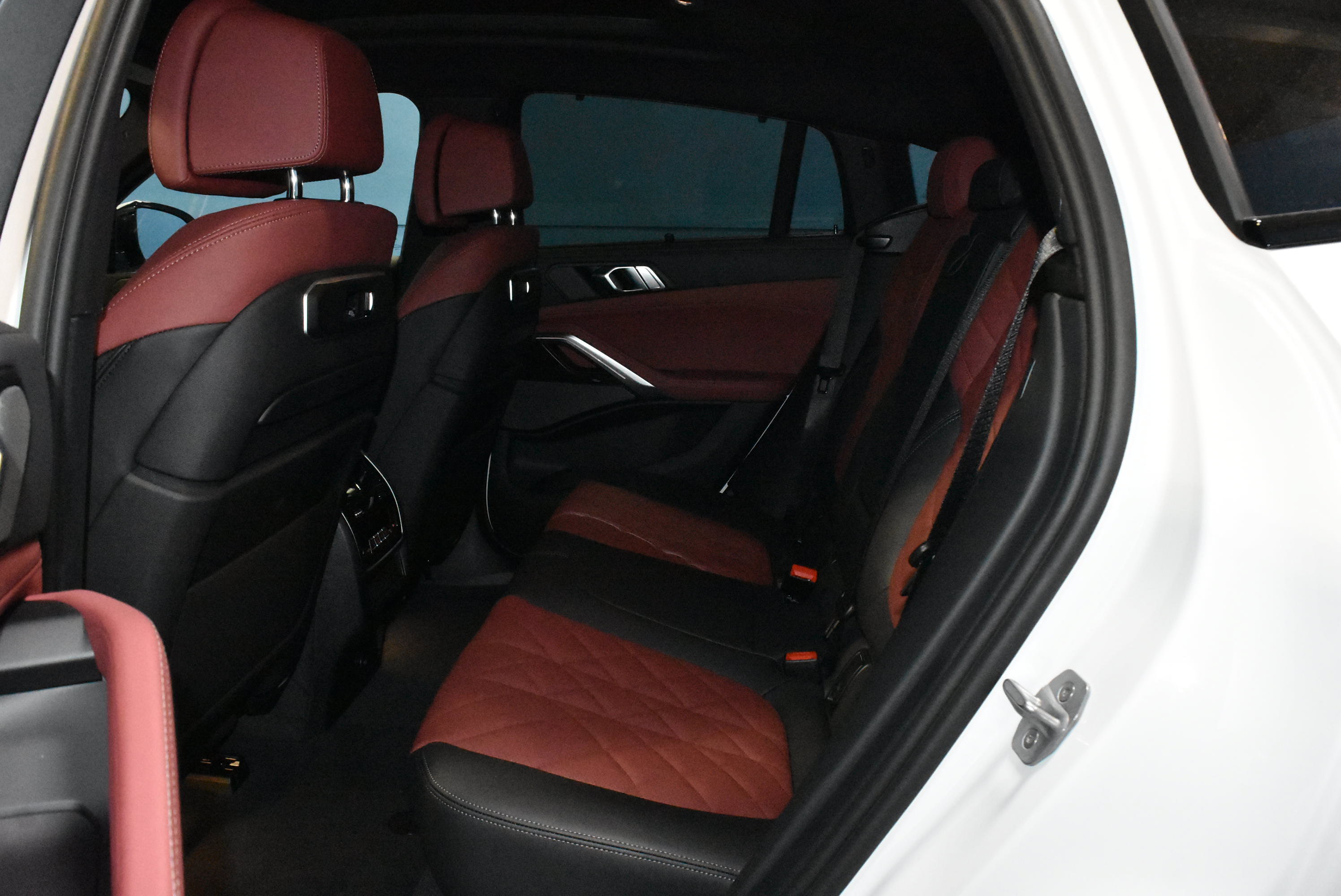 New 2027 BMW X6 xDrive40i w/ Executive Package AWD/4WD image 19
