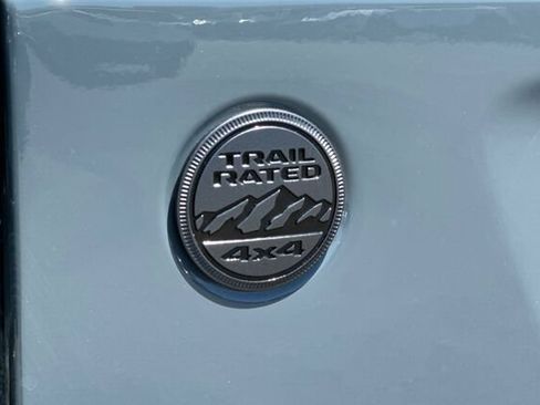 Used 2025 Jeep Gladiator Sport AWD/4WD image 25