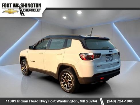 Used 2025 Jeep Compass Trailhawk AWD/4WD image 5