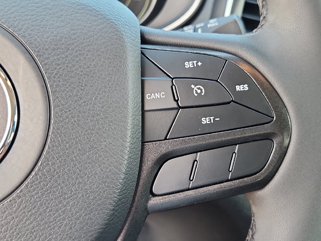 Used 2022 Jeep Cherokee Trailhawk w/ Premium Leather Package AWD/4WD image 17
