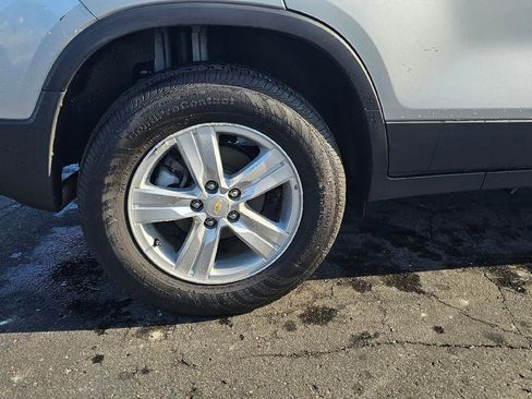 Used 2022 Chevrolet Trax LT w/ LT Convenience Package image 8