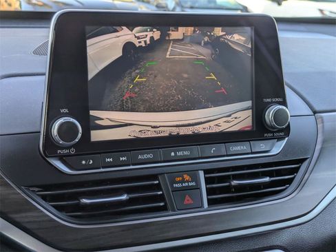 Used 2024 Nissan Altima 2.5 SV image 17