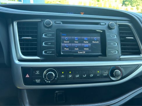 Used 2018 Toyota Highlander LE image 22