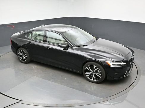 Used 2024 Volvo S60 B5 Plus w/ Climate Package AWD/4WD image 18