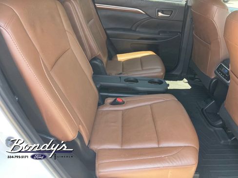 Used 2019 Toyota Highlander Limited AWD/4WD image 16