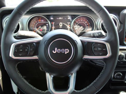 Used 2023 Jeep Gladiator Overland AWD/4WD image 13