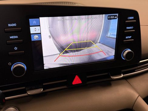 Used 2025 Hyundai Elantra Sport image 13