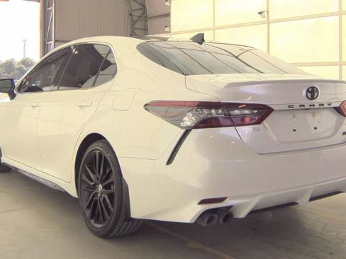 Used 2022 Toyota Camry XSE FWD image 4