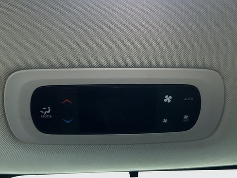 Used 2019 Chrysler Pacifica Touring-L FWD image 27