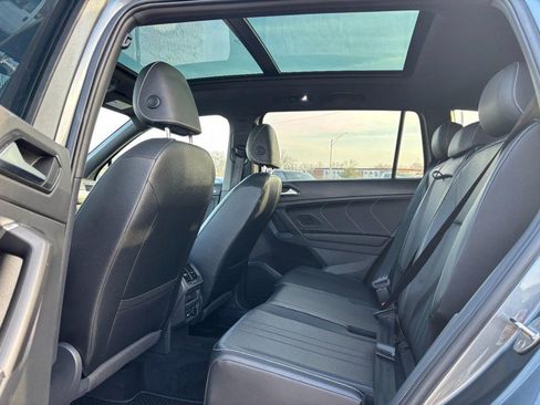 Used 2022 Volkswagen Tiguan SE R-Line image 12