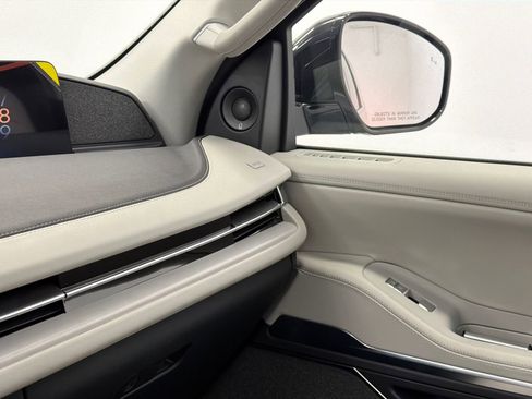 New 2026 Lincoln Navigator Reserve AWD/4WD image 36
