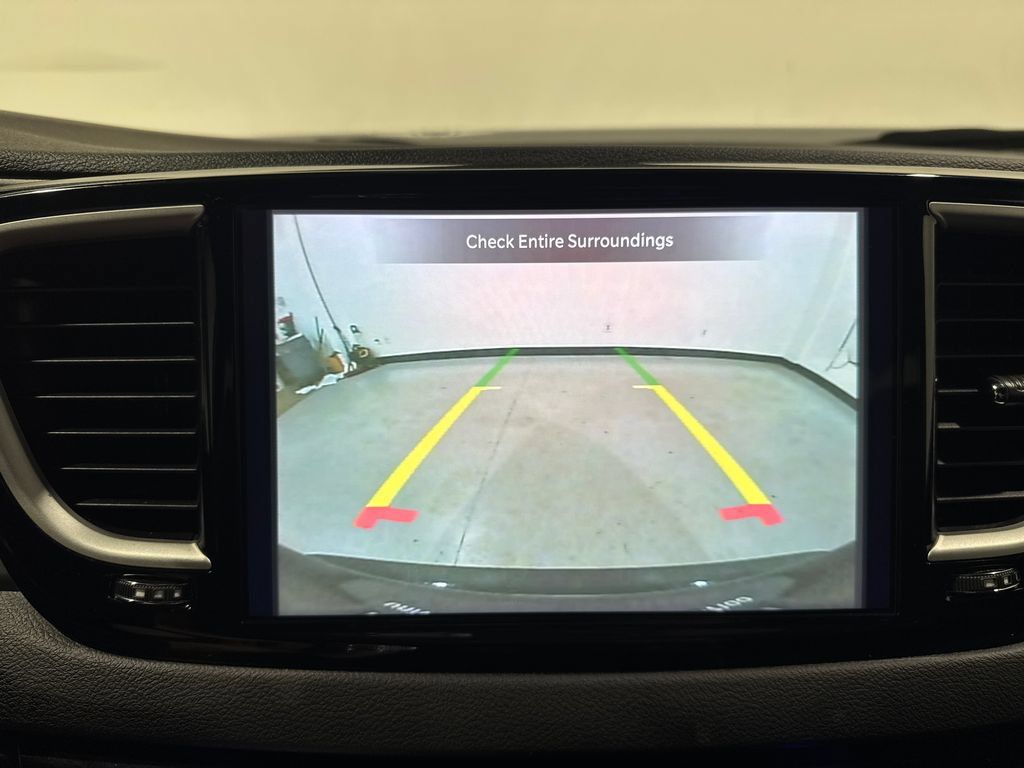 Used 2025 Chrysler Pacifica Select FWD image 10