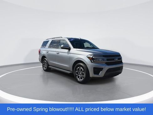 Used 2024 Ford Expedition XLT RWD image 2
