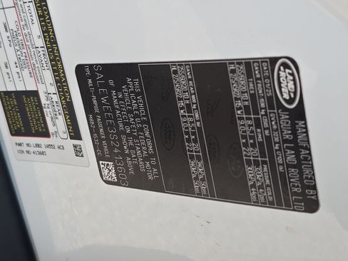 Certified 2025 Land Rover Defender 110 V8 AWD/4WD image 35