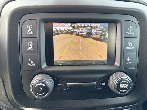 Used 2019 Jeep Renegade Sport w/ Sport Appearance Group FWD image 23