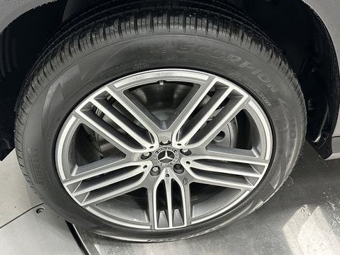 Certified 2024 Mercedes-Benz GLS 450 4MATIC image 13