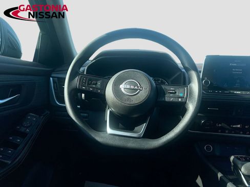 Used 2023 Nissan Rogue SV image 29