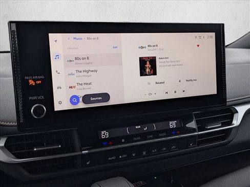 Used 2025 Toyota Sienna XLE Woodland Edition image 13