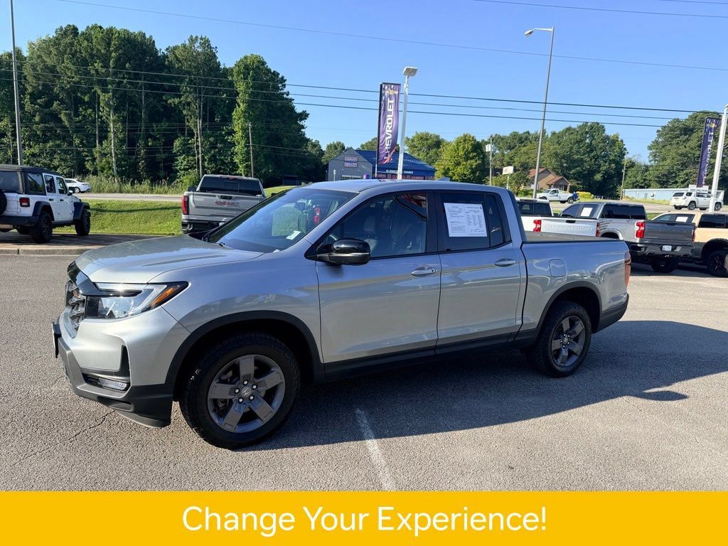 Used 2025 Honda Ridgeline TrailSport image 2