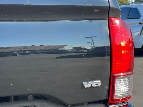 Used 2018 Toyota Tacoma TRD Sport image 28