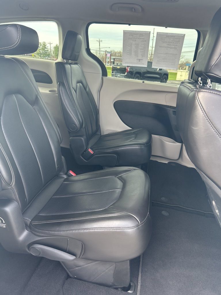 Used 2023 Chrysler Pacifica Touring-L FWD image 56