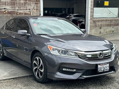 Used 2017 Honda Accord EX-L image 2