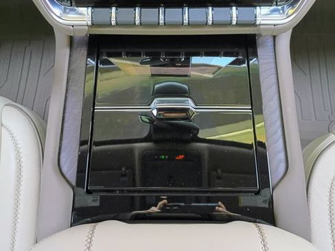 Used 2025 GMC Yukon Denali w/ LPO, Floor Liner Package RWD image 38