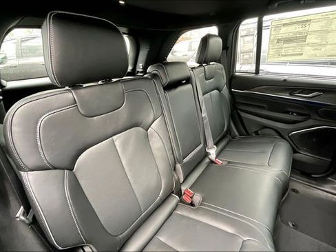 New 2025 Jeep Grand Cherokee Overland w/ Luxury Tech Group IV image 24