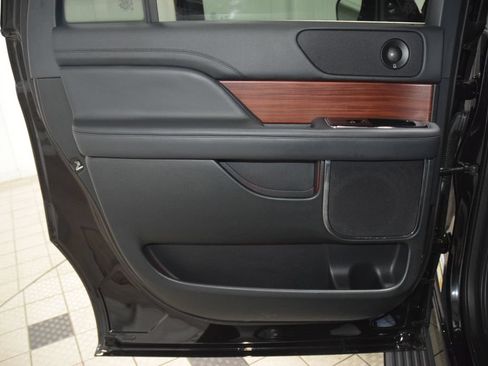 Used 2024 Lincoln Navigator L 4WD image 46