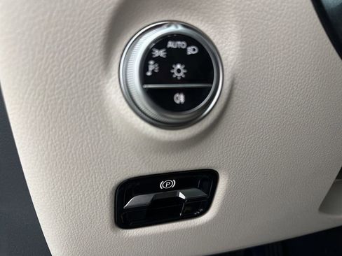 Used 2025 Mercedes-Benz C 300 Sedan image 17