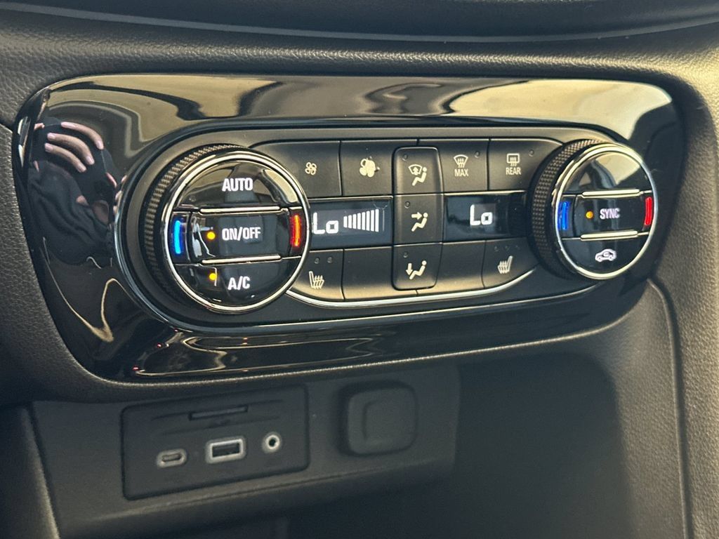 Used 2021 Buick Encore GX Select w/ Advanced Technology Package FWD image 23