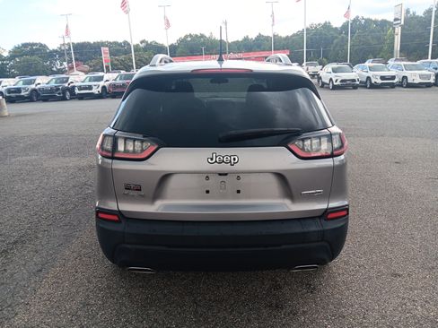 Used 2019 Jeep Cherokee Latitude w/ Popular Appearance Group AWD/4WD image 5