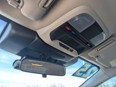 Used 2025 Subaru Crosstrek 2.0i Premium image 29