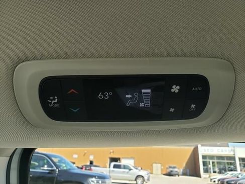 Used 2024 Chrysler Pacifica Touring-L FWD image 14