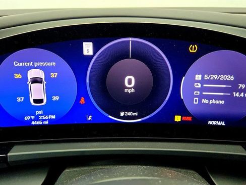 Used 2025 Porsche Macan Electric RWD image 14