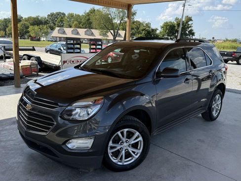 Used 2017 Chevrolet Equinox LT w/ Convenience Package FWD image 2