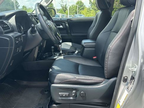 Used 2022 Toyota 4Runner TRD Off-Road Premium w/ Moonroof Package AWD/4WD image 4